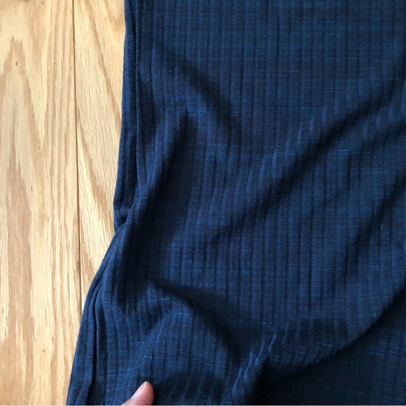 NWT Reitmans Mock Neck Top (Women’s size M) - Picture 4 of 5